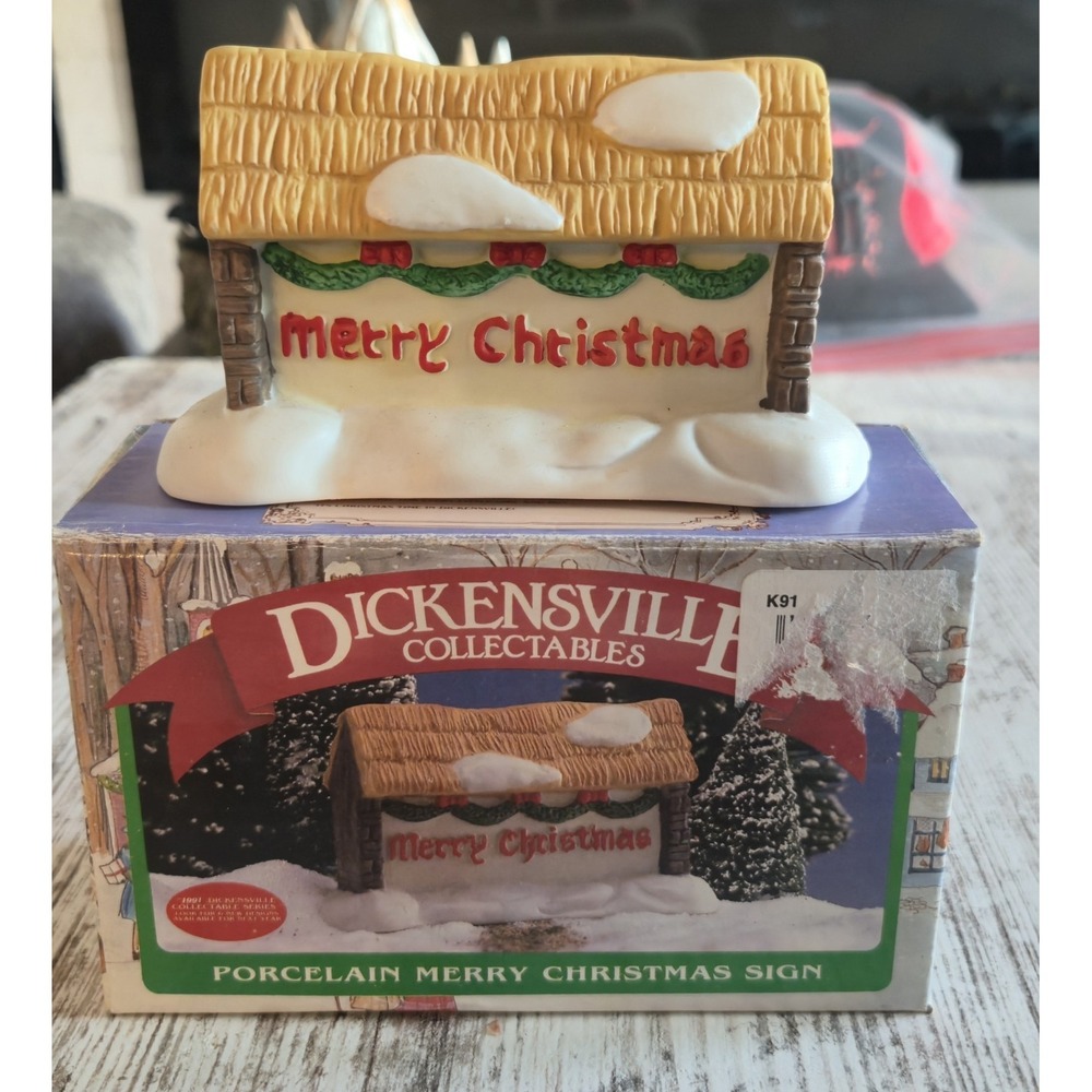 Dickensville Collectables Porcelain Merry Christmas Sign - K91 - Holiday Village